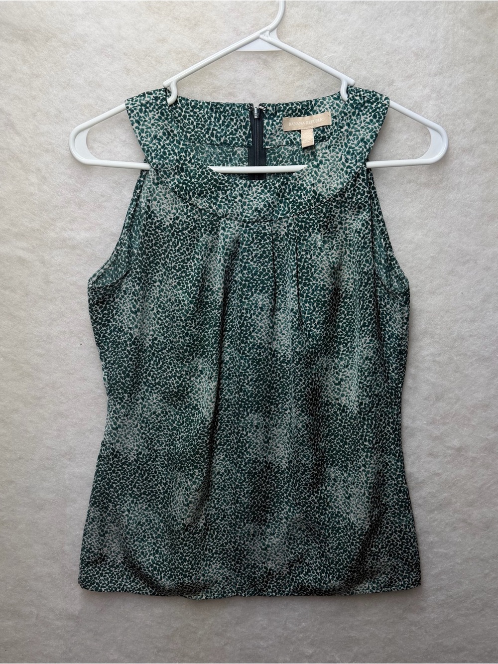BANANA REPUBLIC Women 100% Polyester Blouse Animal Print Size 6P Green